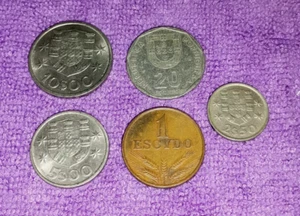 LOTE DE 5 MONEDAS PORTUGUESAS DIFERENTES 1973/1974/1979/1985/1988 - Imagen 1 de 2