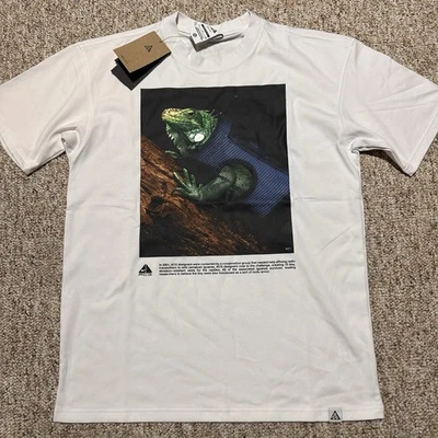 CAMISETA NIKE ACG Iguana Para Hombre S Blanca HJ0889-121 HOLGADA NUEVA CON ETIQUETAS Foto 1 de 4
