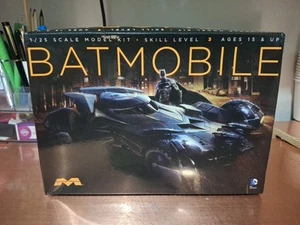 Batman Batwing Model Kit - Picture 1 of 3