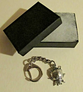 F) KEYRING PEWTER LADYBIRD INSECT LADY BEETLES HARD WING COVERS WINGS RED BLACK - Picture 1 of 3