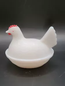 Plato de caramelo baratija de vidrio de leche blanco vintage con tapa de gallina en nido - Imagen 1 de 7