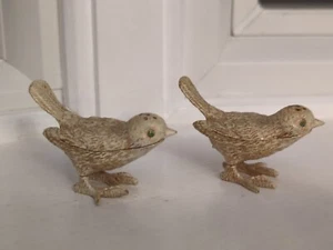 Vintage Florenza Metal Bird Salt & Pepper Shakers Green Jewel Eyes Hollywood Reg - Picture 1 of 16