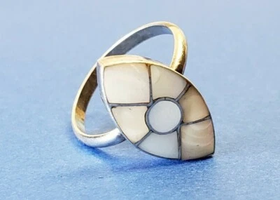 925 Sterling Silver Mother of Pearl Cocktail Ring Size 5.5 - Image 1 of 4
