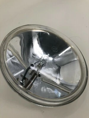 GE 4524 Sealed Beam Bulbs 28.5W PAR46 - Image 1 of 2