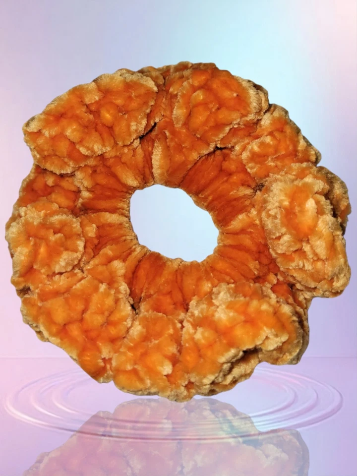 Hermosa corbata de pelo crujiente de terciopelo súper suave de ganchillo hecha a mano en mandarina Foto 1 de 1