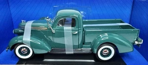 Signature 1/18 Studebaker Coupe Express Pick Up Green 1937 Diecast Model Car - Picture 1 of 5