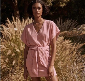 Saylor Damen Yelle geripptes rosa Wickel-Minikleid Größe M - Bild 1 von 9