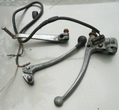 Suzuki GT380 - Palancas de mano y palanca de cambios o palanca de cambios Foto 1 de 3