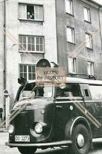 Foto Dortmund 1966 Lautsprecherwagen Polizei Bulli  - Bild 1 von 1