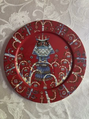 Placa de Taika iittala, roja, 10,6 pulgadas (27 cm) impecable Foto 1 de 3