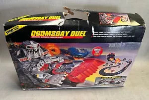 MATTEL TYCO #33575 SCALA HO Doomsday Duel Set da corsa slot elettrico - NO AUTO - Foto 1 di 17