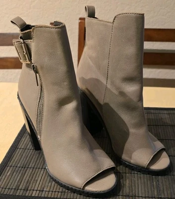 Bota Kelsi Dagger Brooklyn para mujer junto al lago punta abierta tacón alto cremallera talla 6M Foto 1 de 4