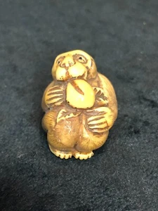 Vintage Resin Asian Monkey w/ Fruit Netsuke Sculpture Figure, Signed 1-1/4” tall - Picture 1 of 7
