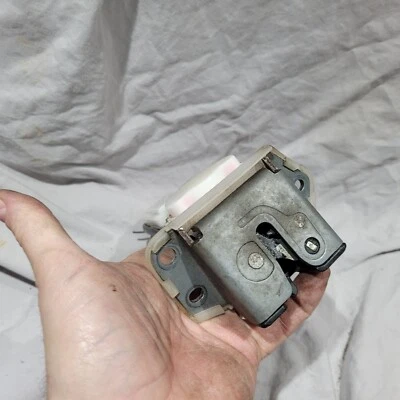 Actuador de cierre de escotilla trasera Suzuki SX4 2007-2013 82510-80J00 OEM ¡ENVÍO GRATUITO! Foto 1 de 4