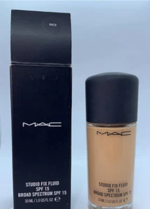 MAC Studio Fix Fluid Foundation Broad Spectrum SPF15 - Colour: NW20 - Picture 1 of 2