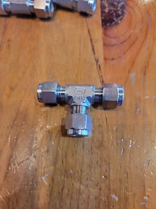 Parker TN10 1/4" Compression 316 SS Union Tee - Picture 1 of 2