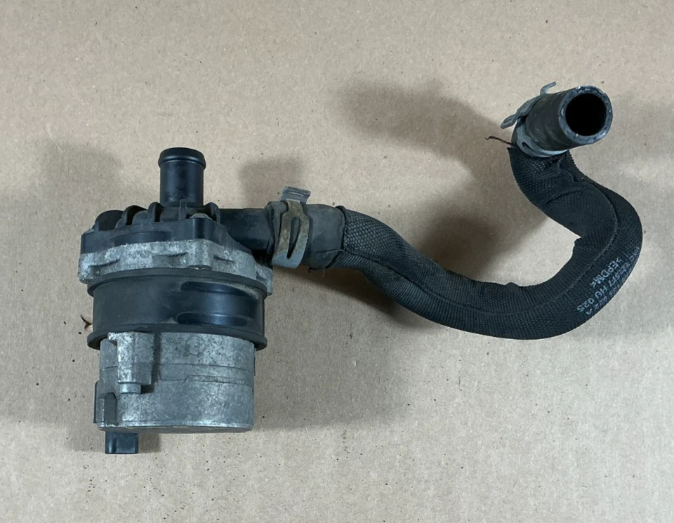 Bomba de agua de refrigerante auxiliar Audi S5 2008-2012 8K0965567 OEM Foto 1 de 4