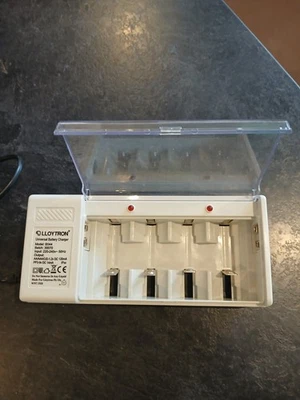 LLOYTRON B044 AA/AAA/C/D NiMh/NiCd 9V UNIVERSAL AKKU LADEGERÄT - Bild 1 von 4