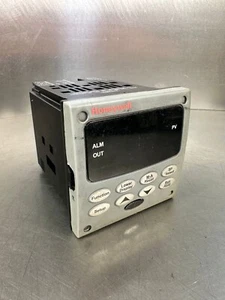 Honeywell DC2500-EE-2L00-100-00000-E0-0 90-250 Vac 50/60 Hz 18Va (5.4.3) - Picture 1 of 4