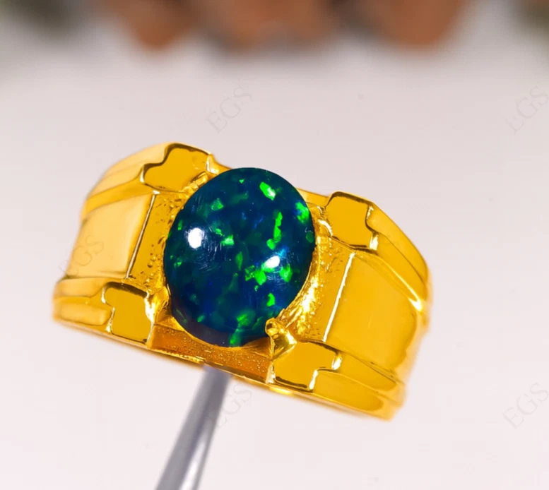 Anillo de ópalo negro de oro amarillo de 14K para hombre | Conjunto de puntas ovaladas banda de piedras preciosas | Mano fina Foto 1 de 4