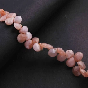 1 Strand Peach Moonstone Faceted Briolettes - Heart Gemstone Beads 7mmx7mm-9mm - Picture 1 of 1