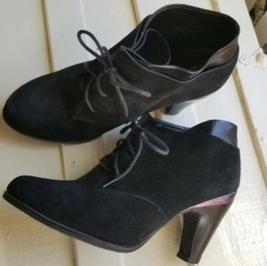 KENNETH COLE REACTION Sweetsation Black Suede Ankle Women's Bootie Size 8.5 - Picture 1 of 8