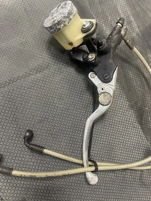 CILINDRO MAESTRO FRENO DELANTERO DUCATI MONSTER 900IE 00 M900 00 - 04 y líneas de freno Foto 1 de 4