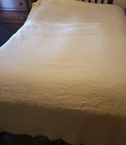 Bedspread Double Twin 88 x 78 Chenille Coverlet Yellow 100% Cotton - Picture 1 of 5