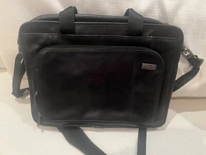 BOLSO MENSAJERO DE HOMBRO VICTORINOX CUERO NEGRO $359 - Imagen 1 de 8