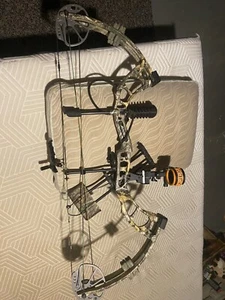 bear cruzer compound bow - Picture 1 of 4