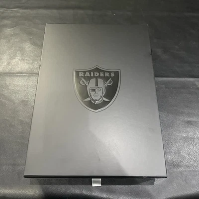 Caja de regalo con porta boletos de temporada 2021 de Los Vegas Raiders Foto 1 de 4