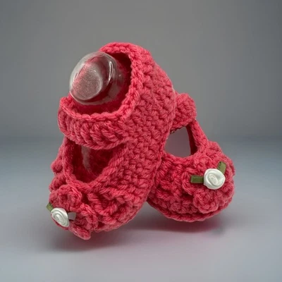 Lindos botines de ganchillo hechos a mano para bebé niña 0-3 meses rosa oscuro con flor y rosa Foto 1 de 4