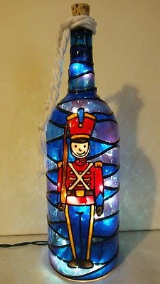 Lámpara Botella Cascanueces Pintada a Mano Vitral Iluminada Aspecto Foto 1 de 4