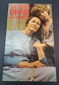 Keziah Dane By Sue Grafton  Paperback Autograph Signed 1975 Sphere Publishing - Picture 1 of 4