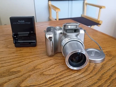 Kodak EasyShare Z612 6.1MP Digital Camera Silver Charger, 1GB SD, Tested - Image 1 of 4