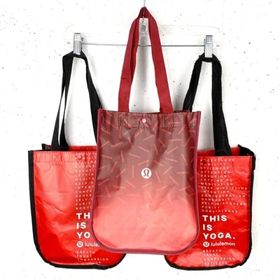 Juego de tres bolsos de mano Lululemon Signature Logo rojo negro doble asa pequeños Foto 1 de 4