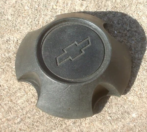 One Genuine Chevy Geo Spectrum Black Center Cap Hubcap 13" Steel Wheel 1987 1989 - Picture 1 of 8
