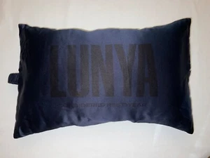 Luna Seide Reisekissen waschbar Abnehmende Nacht 11,72”L x 6,83”B Einheitsgröße - Bild 1 von 9
