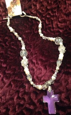 Collar de perlas, cristal y diamantes de imitación con colgante de cruz de cristal, 24 pulgadas Foto 1 de 4