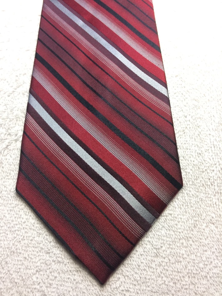 CORBATA HOMBRE JOSEPH AND FEISS BORGOÑA GRIS ROJO NEGRO RAYAS 4 X 61  Foto 1 de 4