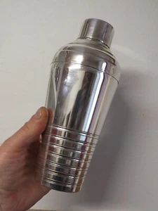 Art Deco Shaker aus versilbertem guillochiertem Metall, SNPA - Bild 1 von 9