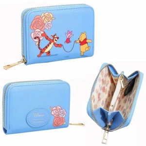 ¡NUEVO CON ETIQUETAS! EXCLUSIVA Billetera con cremallera floral con cuerda de salto de Our Universe Disney Winnie the Pooh - Imagen 1 de 4