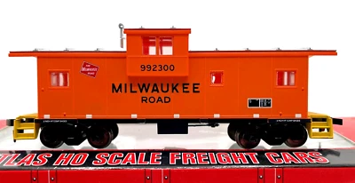 HO ATLAS 1916 EXTENDED VISION CABOOSE MILWAUKEE ROAD # 992300 - Image 1 of 2