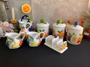 Jarras, olla y estante para tostadas Rayware Country Kitchen vintage en relieve 3D - Imagen 1 de 22