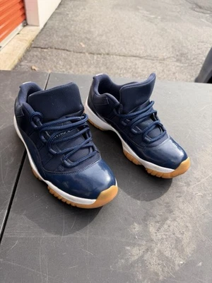 Talla 9.5 - Air Jordan 11 Retro Bajo Azul Marino Goma 2C Foto 1 de 4