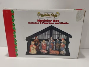 Weihnachtskrippe acht Figuren und Stall - Bild 1 von 6