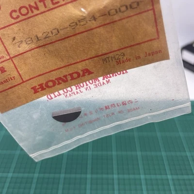 78120-954-00 Genuine Honda Impeller Shaft Woodruff Key Way Water Pump WA NOS - Image 1 of 4