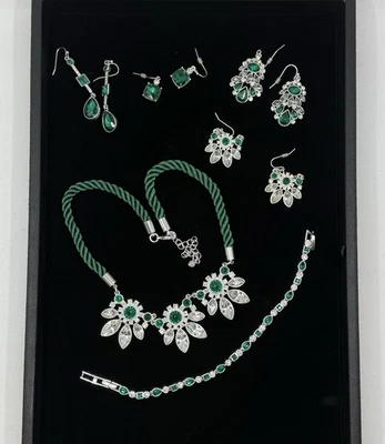 Avon Elegant Necklace Bold Emerald Green Rhinestones Matching Bracelet Earrings - Image 1 of 4