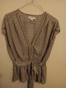 Max Studio Bluse Damengröße Medium Gliederdruck gesmokte Taille Schößchen zum Binden gebraucht, in einwandfreiem Zustand - Bild 1 von 6