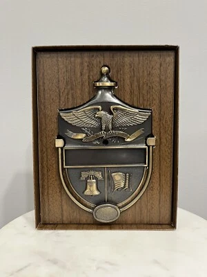 Llamador de puerta de metal de colección águila patriótica colonial campana de la libertad bandera nuevo en caja nuevo en caja Foto 1 de 4